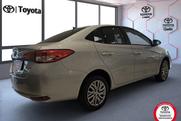 toyota-yaris-03