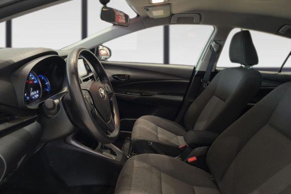toyota-yaris-09